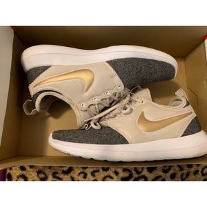 Nike roshe two knit